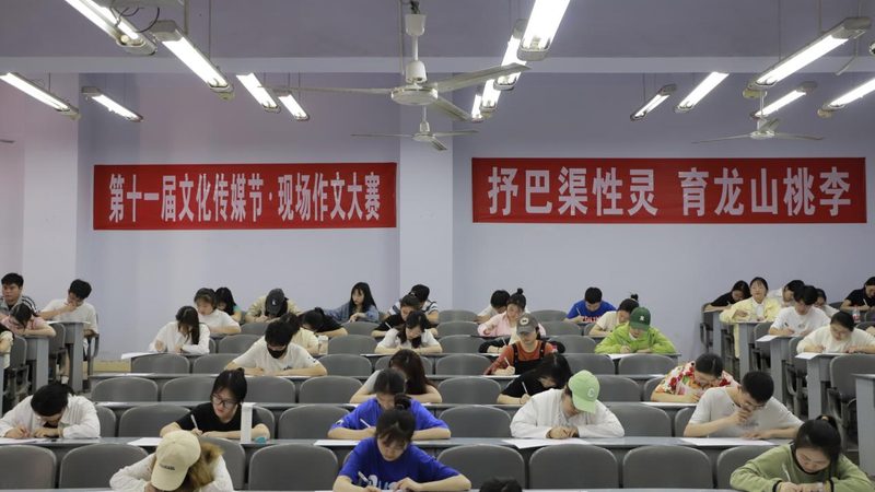 目前常见的分辨率参数主要有以下几个：